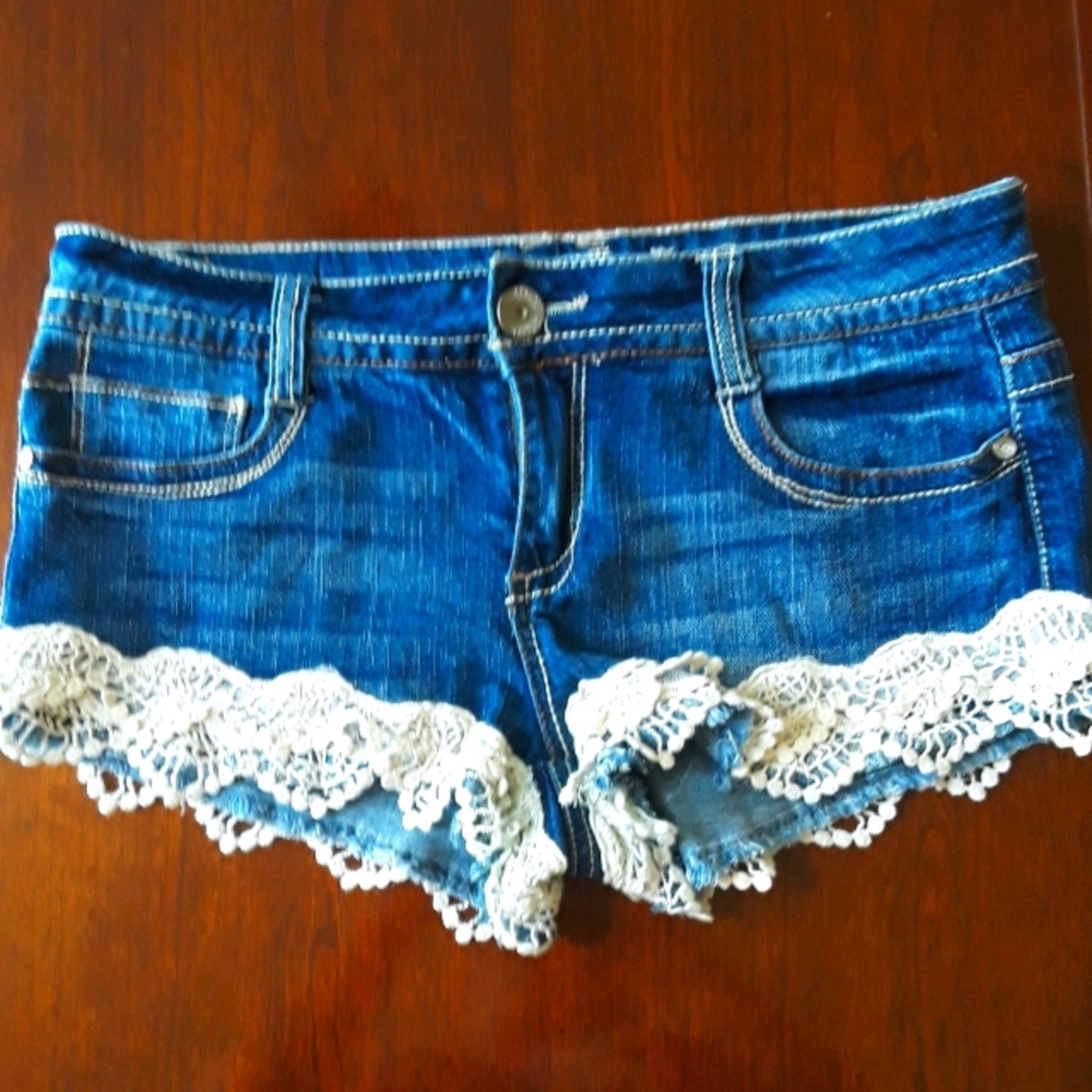 Almost Famous Lace Bottom Shorts sz 5